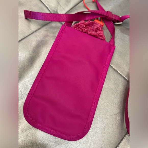 LULULEMON DRAW CORD TOP CINCH CROSSBODY BAG HOT PINK - Picture 2 of 4
